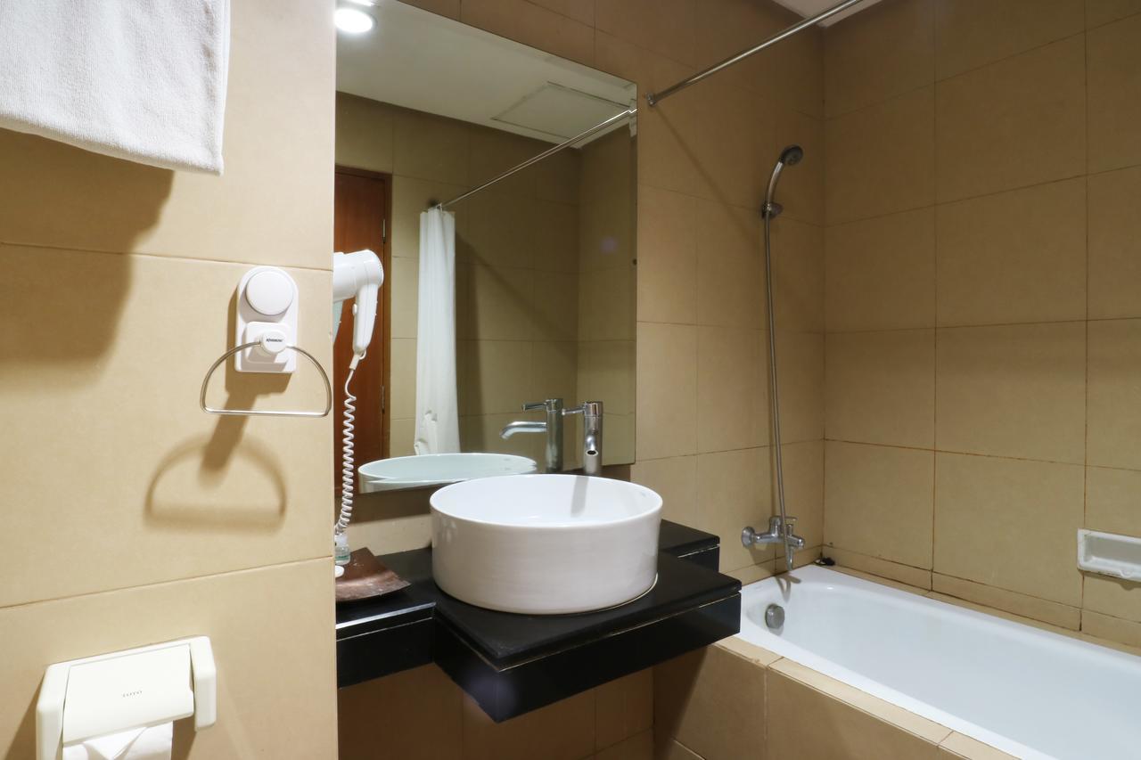 Hotel Blue Pacific จาการ์ตา ภายนอก รูปภาพ